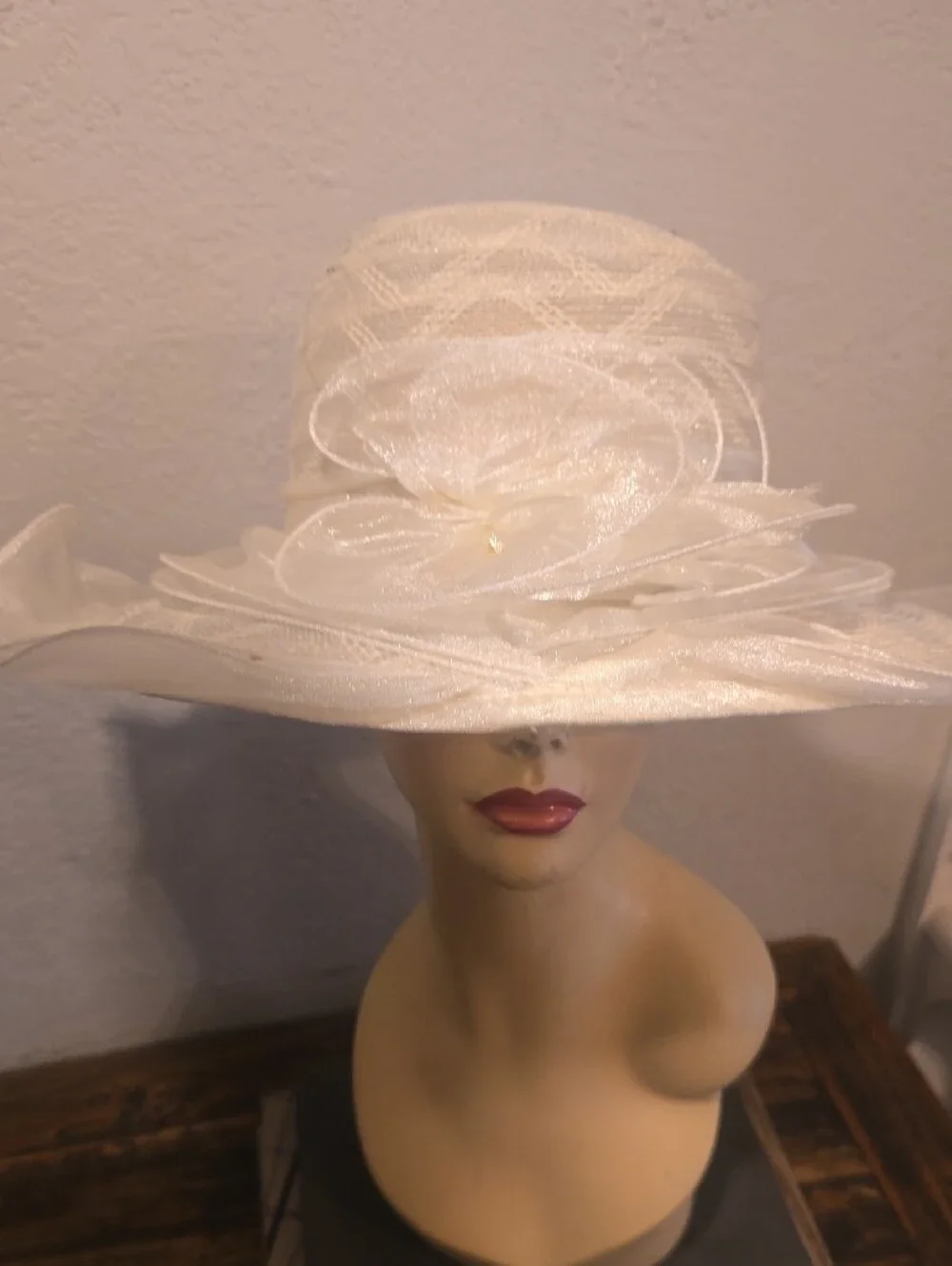 VElegant White Wide-Brim Dress Hat with Decorative Bow VINTAGE